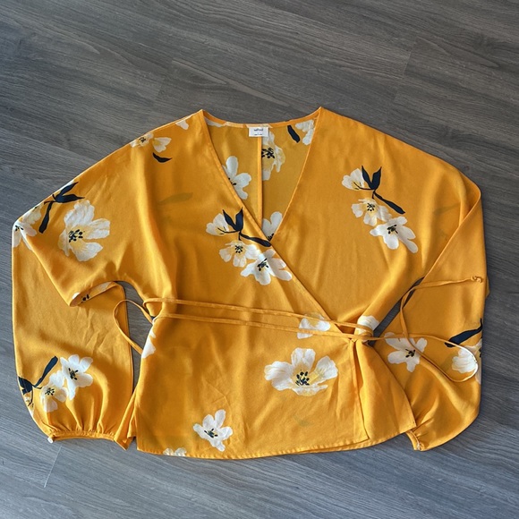Aritzia WILFRED Lilia Floral Wrap Blouse with Ties available in S and L - Picture 13 of 16